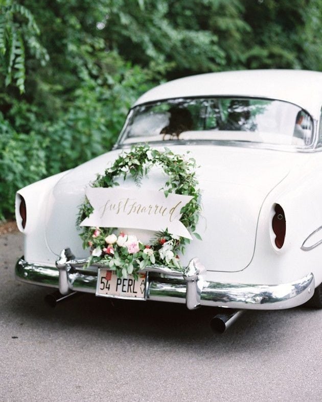 20+ Best Wedding Car Decoration Ideas With Flowers & Ribbon (2022)