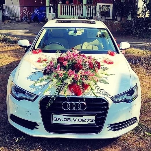 20+ Best Wedding Car Decoration Ideas With Flowers & Ribbon (2022)