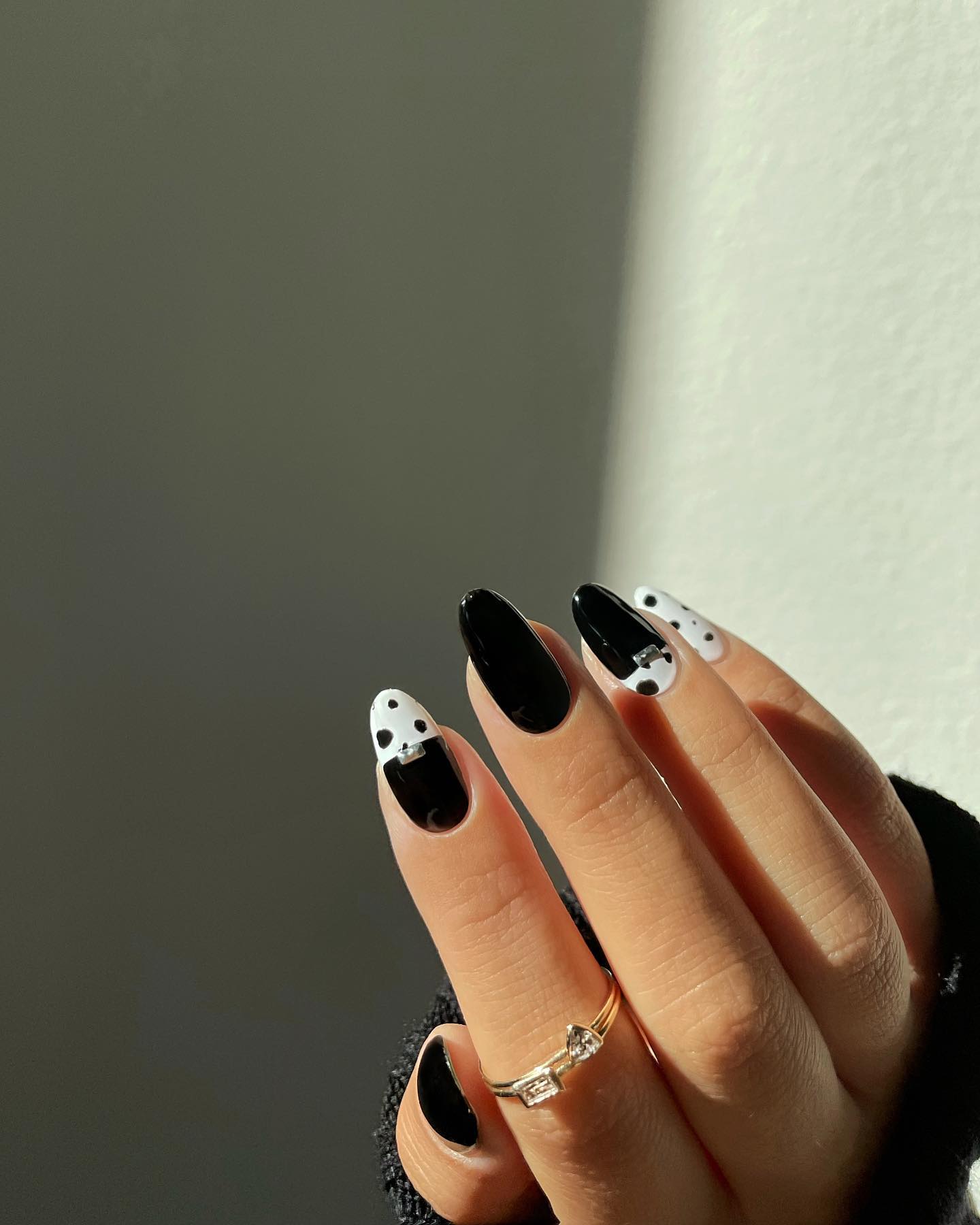Black white silver nails | Silver nail designs, White and silver nails,  Blue and silver nails