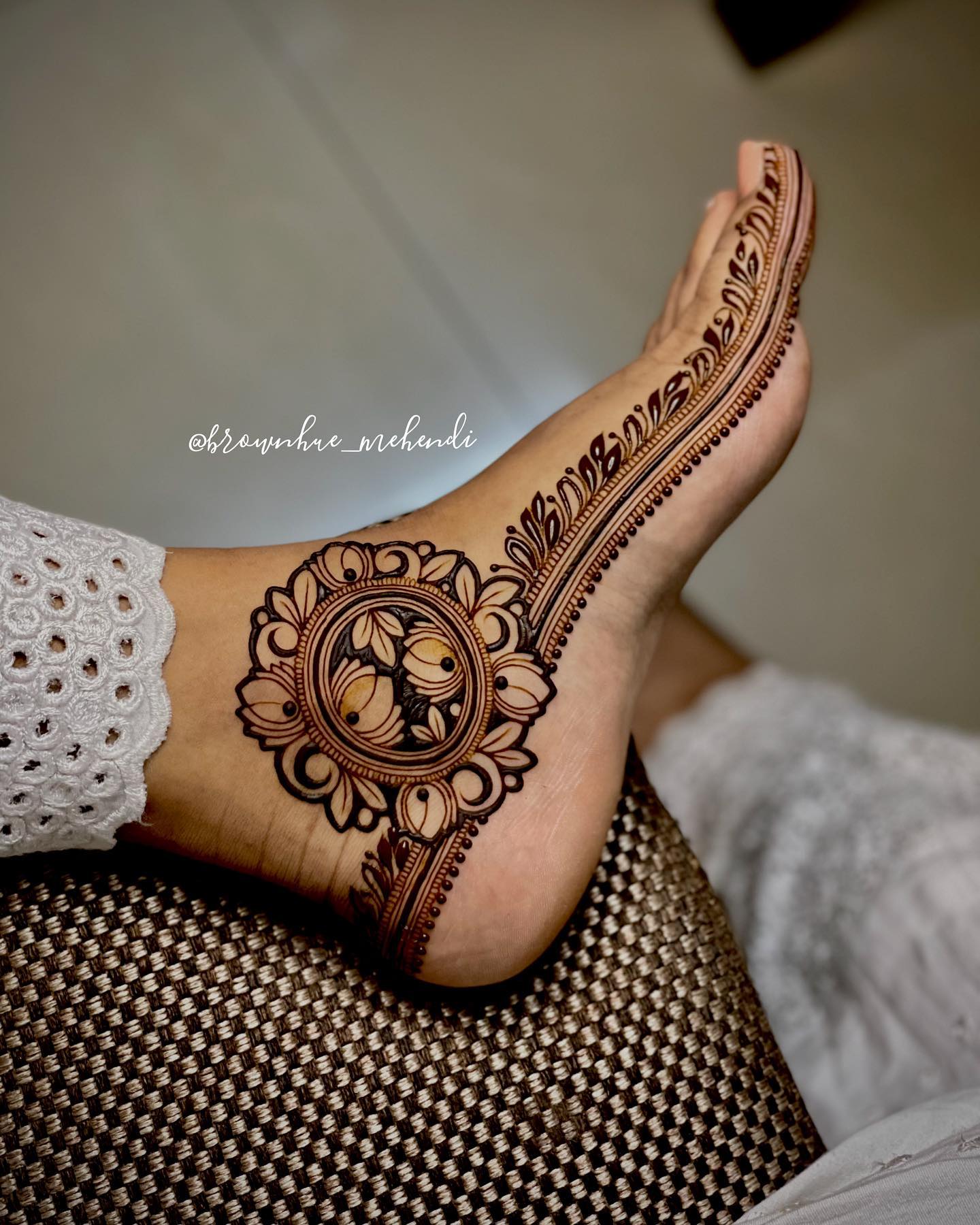 Mehndi Design Indian bride leg mehndi Indian wedding 31703262 Stock Photo  at Vecteezy