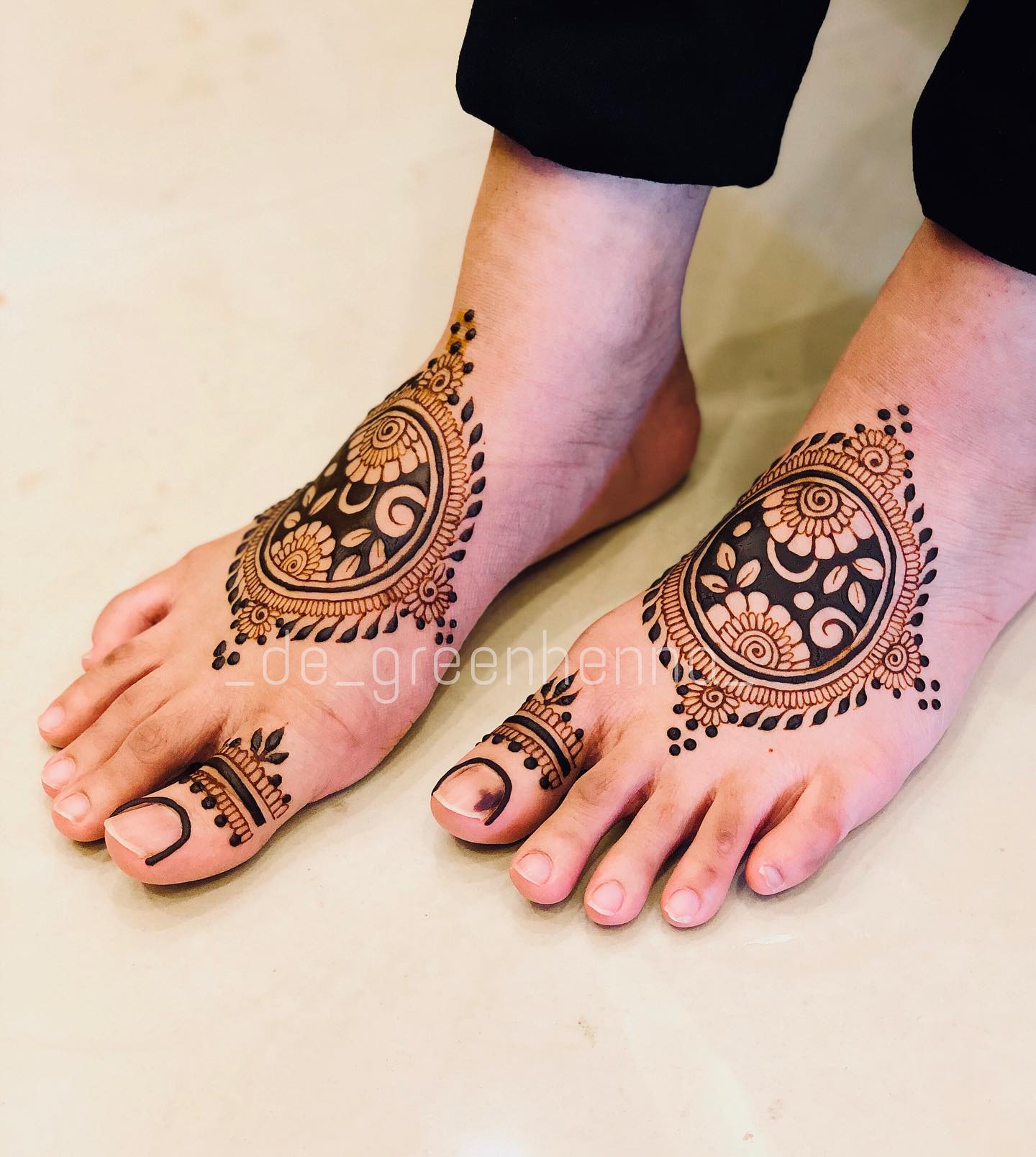 Beautiful and easy feet - leg mehndi design tutorial | SiyaArt - video  Dailymotion