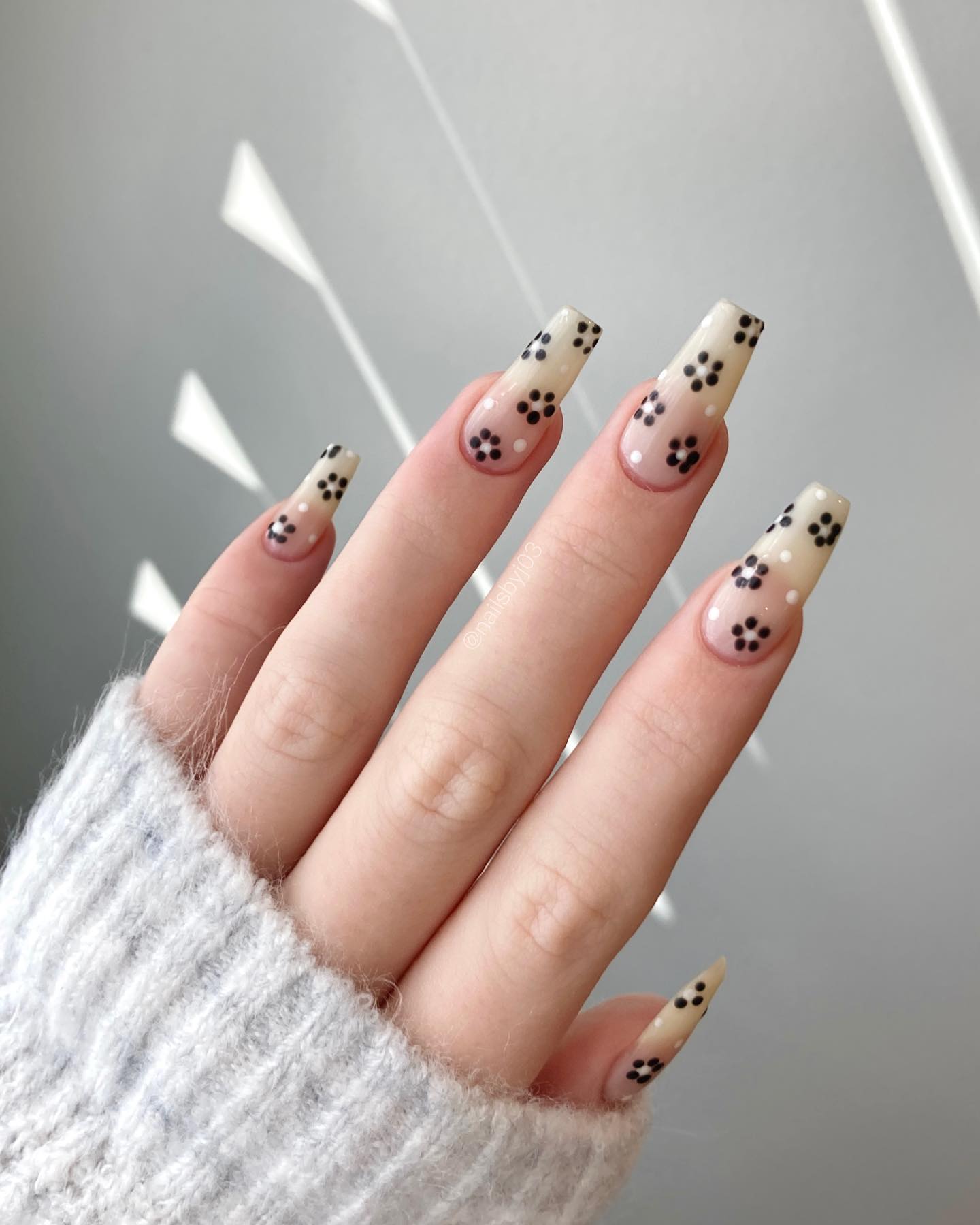 15 Sparkling New Year's Eve Nail Design Ideas For 2023