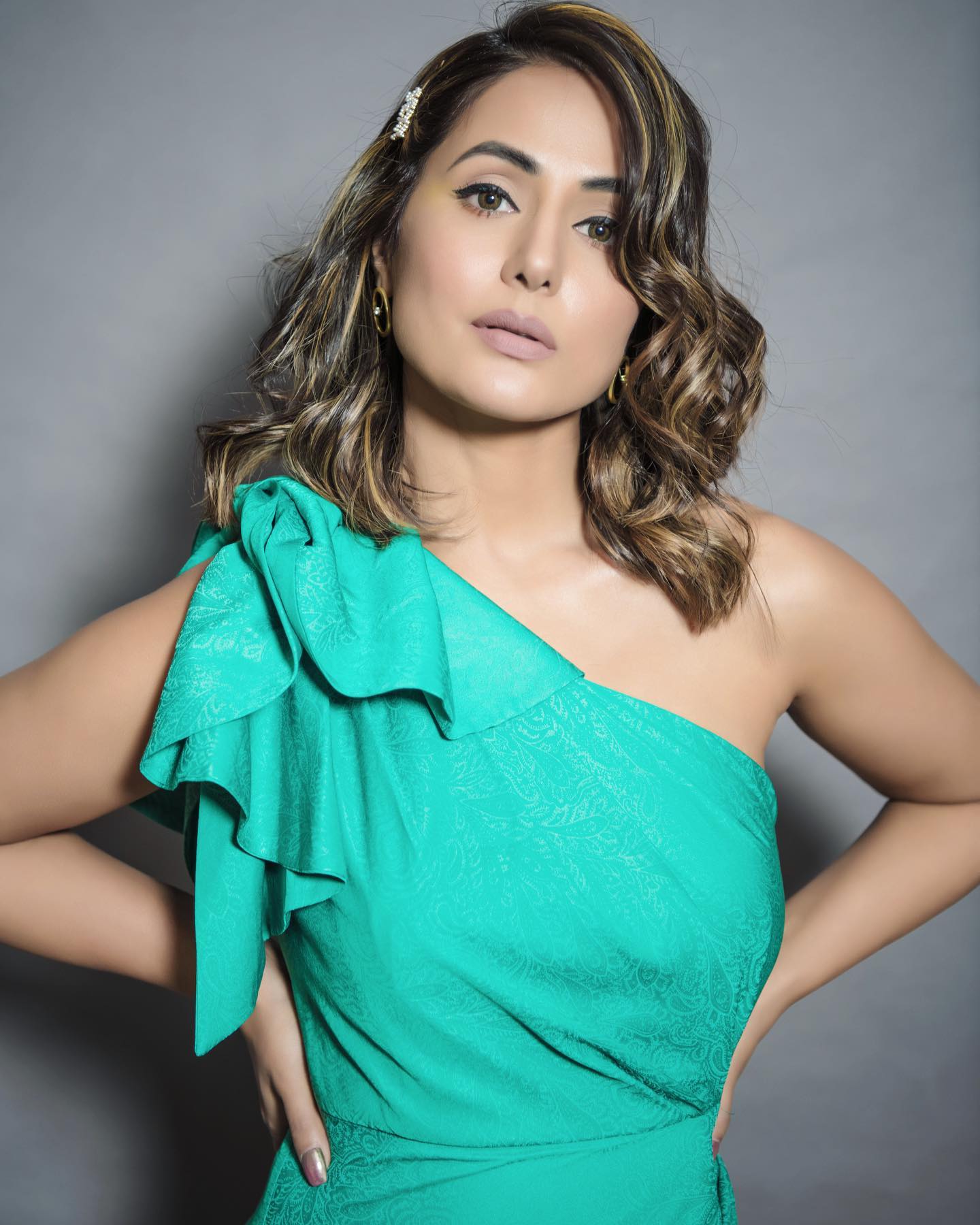 Side-Parted shoulder-length hairstyle