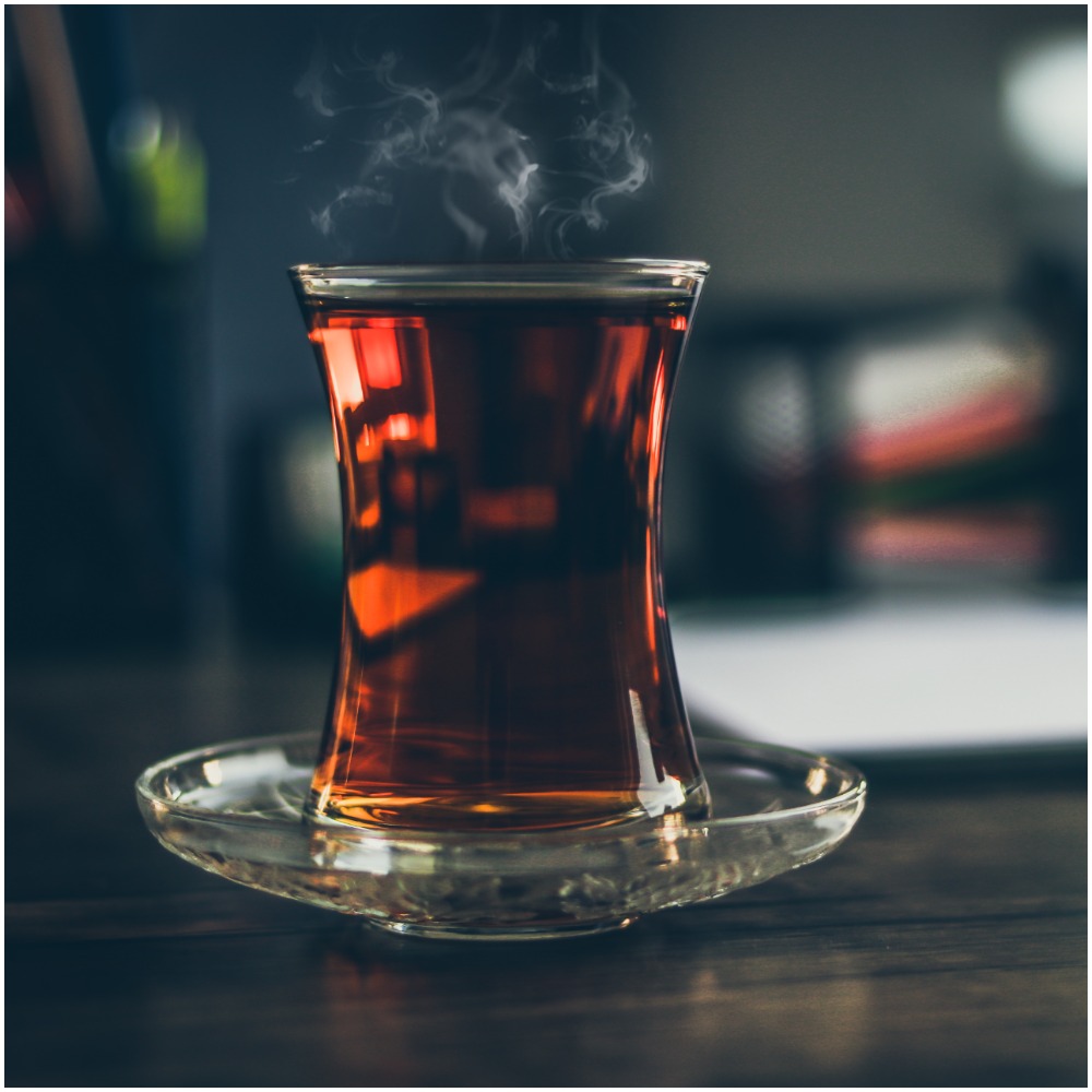 Helps Reduce Puffiness - black tea benefits for skin