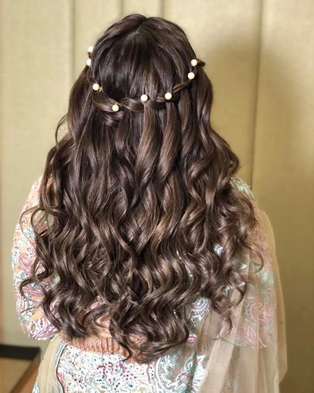Fashion Tipsखस मक पर पहनन वल ह गउन त इन हयरसटइल क कर  टरई दखग खबसरत  Todays Fashion Tips Simple Hairstyle For Gown  Dress To Look Best Know Step By Step