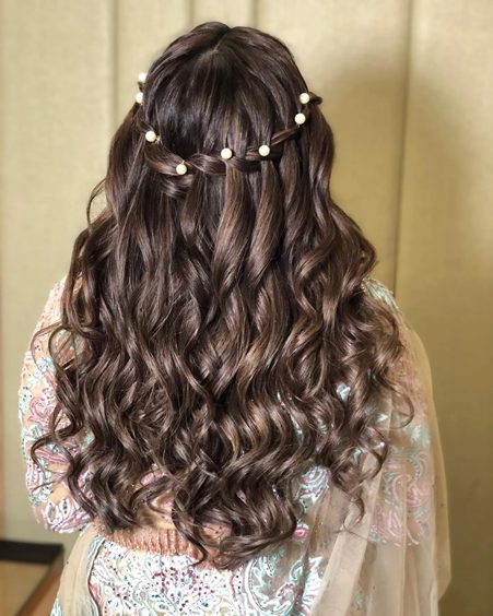 25+ Prettiest Ways To Add The Charm of Pearls To Your Bridal Hairstyle   Simple wedding hairstyles, Bridal hairstyles with braids, Bridal hair