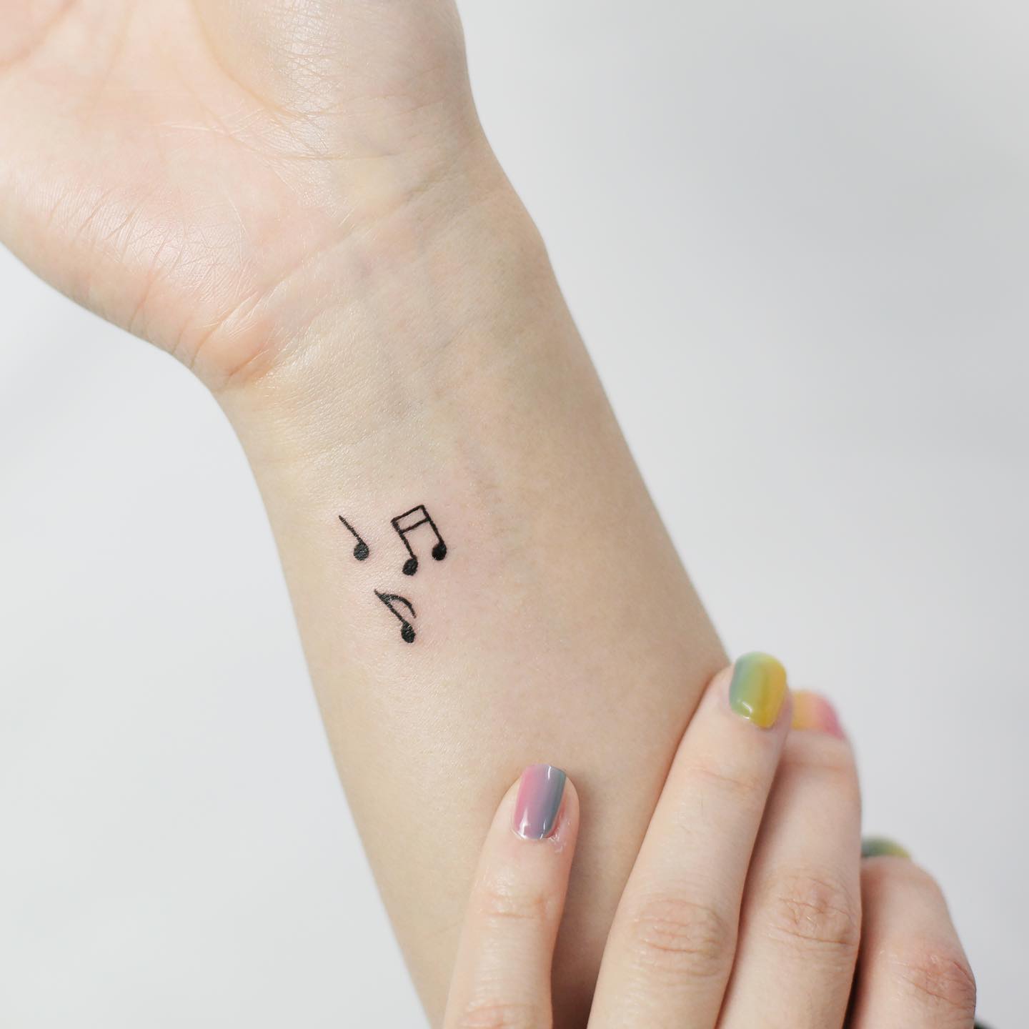 Princesse  sur Instagram  FOLLOW princesse18 tattoo  blackandwhite music  Heartbeat tattoo on wrist Tattoo designs wrist Music  wrist tattoos