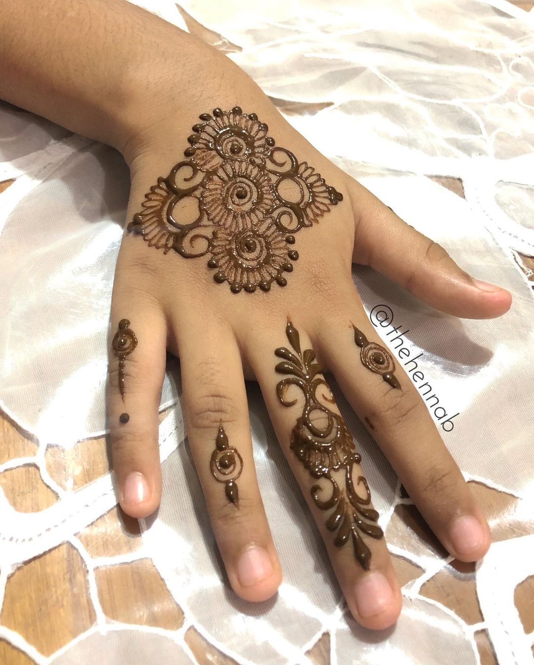 stylish one finger jewellery mehndi design - so simple and easy henna de...  | Henna designs easy, Mehndi designs, Simple henna