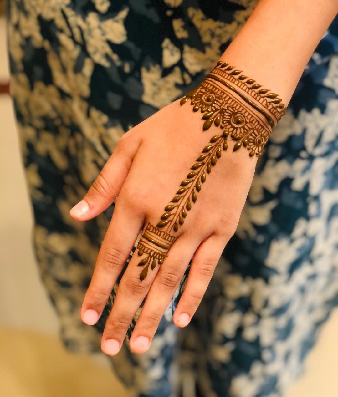Simple Mehndi Design Photo Back Hand Easy And Beautiful Infoupdate