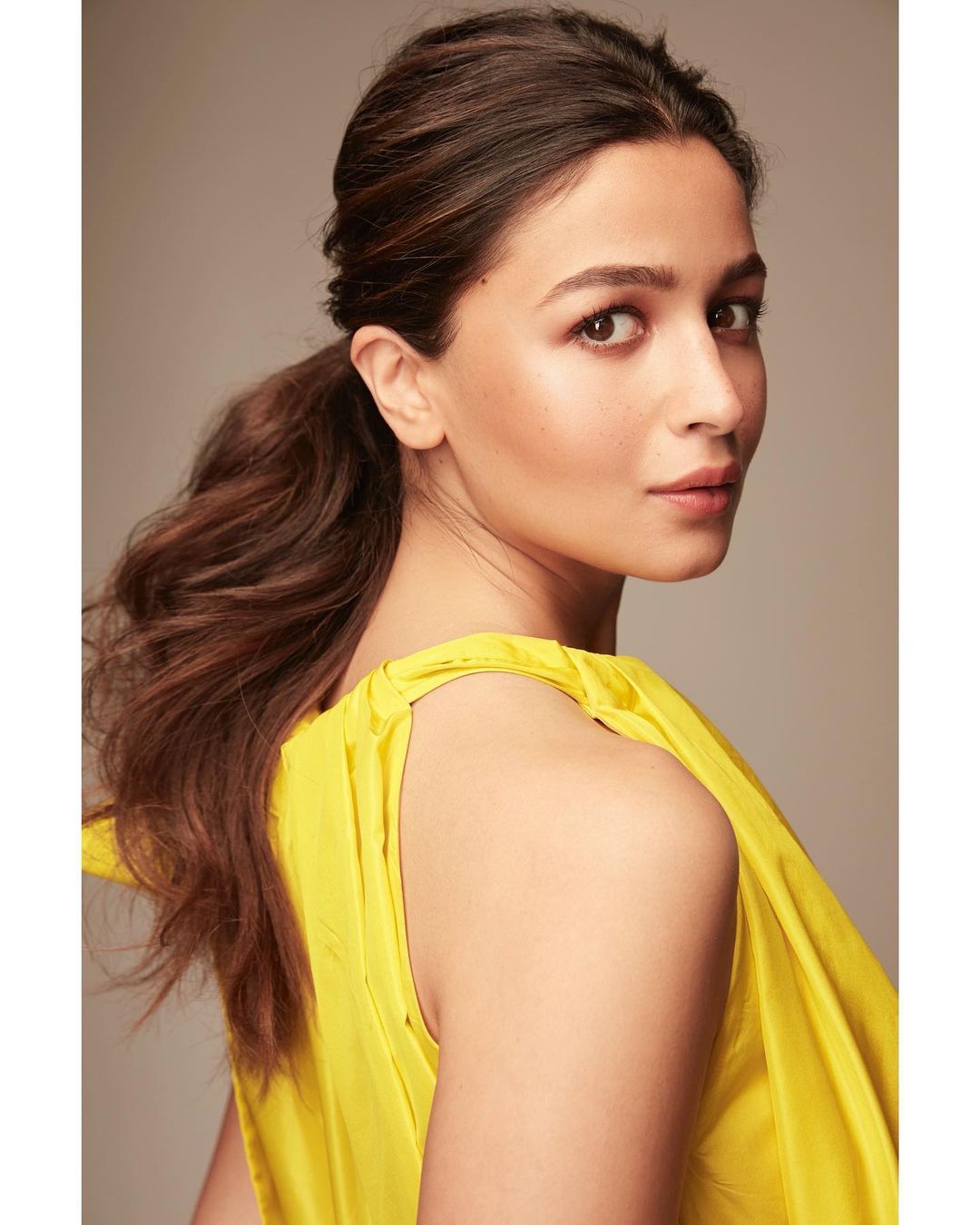 Alia Bhatt In Yellow Dresses For Gully Boy Screening And At Airport -  Boldsky.com