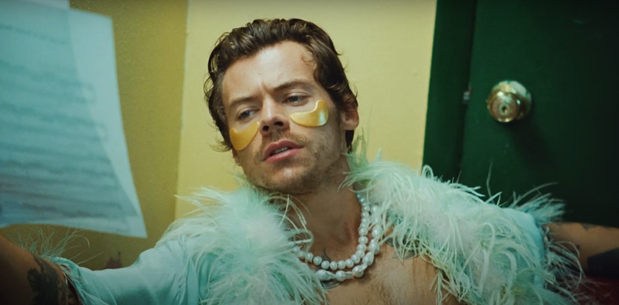 Harry Styles Debuts A Shaggy Beard In New MV | POPxo