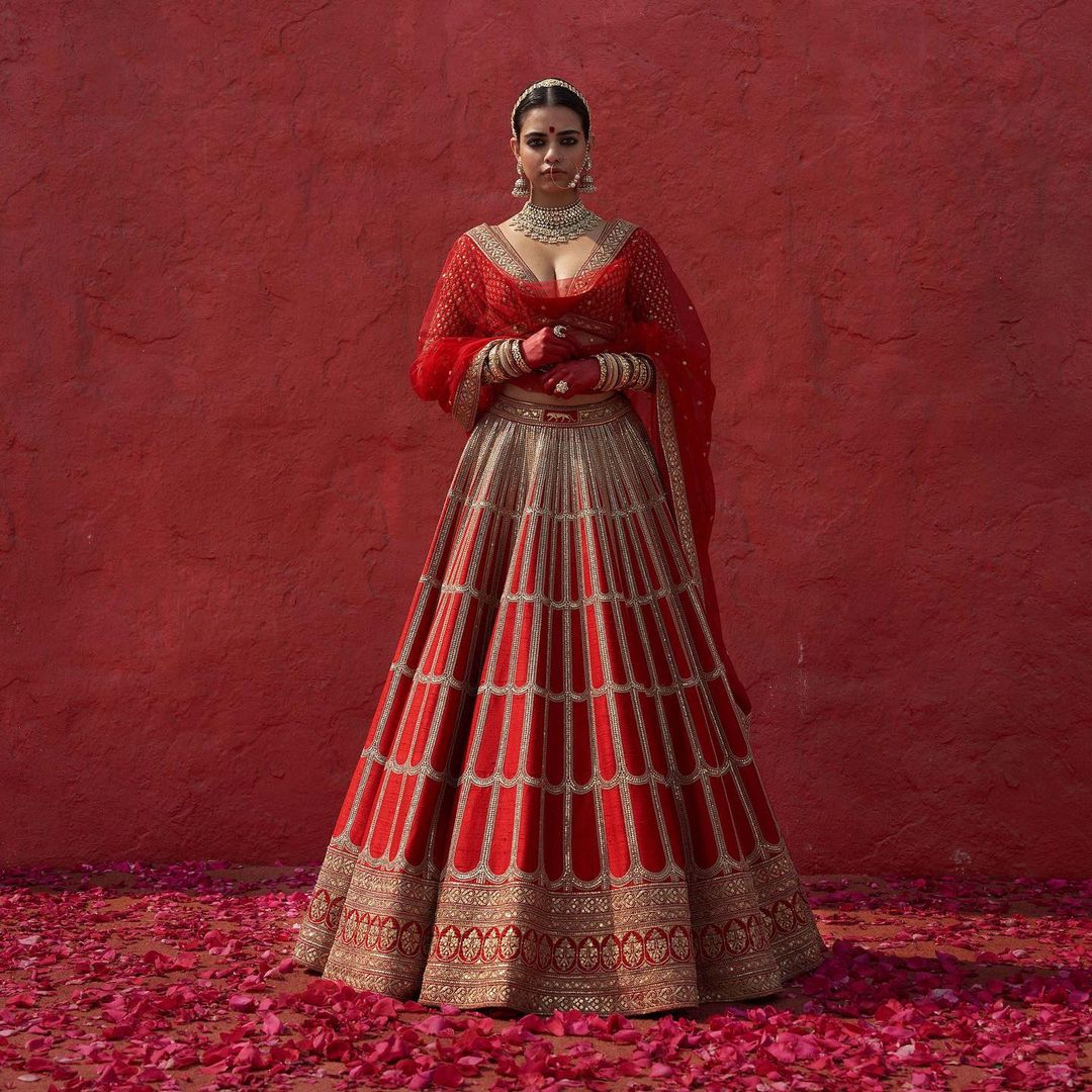 HERITAGE BRIDAL 2023 “Red is not seasonal, it's iconic.” Embroidered matka  silk lehenga with Sabyasachi Heritage Jewellery. @ta... | Instagram