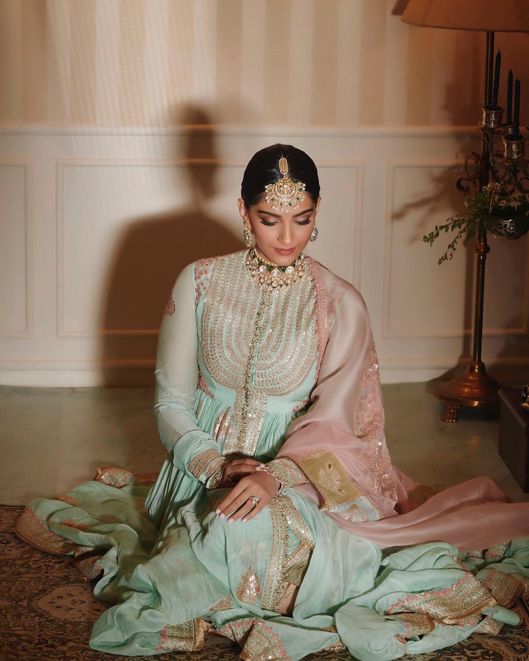 Sonam Kapoor Looks Super Se Bhi Uper in Beige Salwaar Suit And Red Banarasi  Dupatta - See Viral Pics