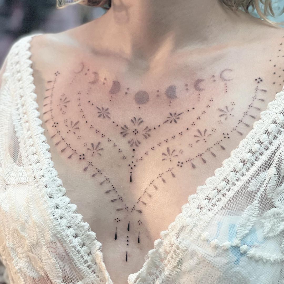 Premium Photo | A woman with tattoos on her chest and a tattoo of a woman  with tattoos on her chest