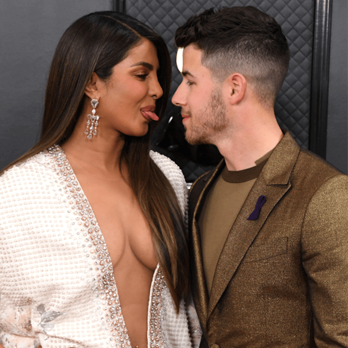 A Fan Threw Her Bra At Nick Jonas Infront Of Priyanka Chopra & Her