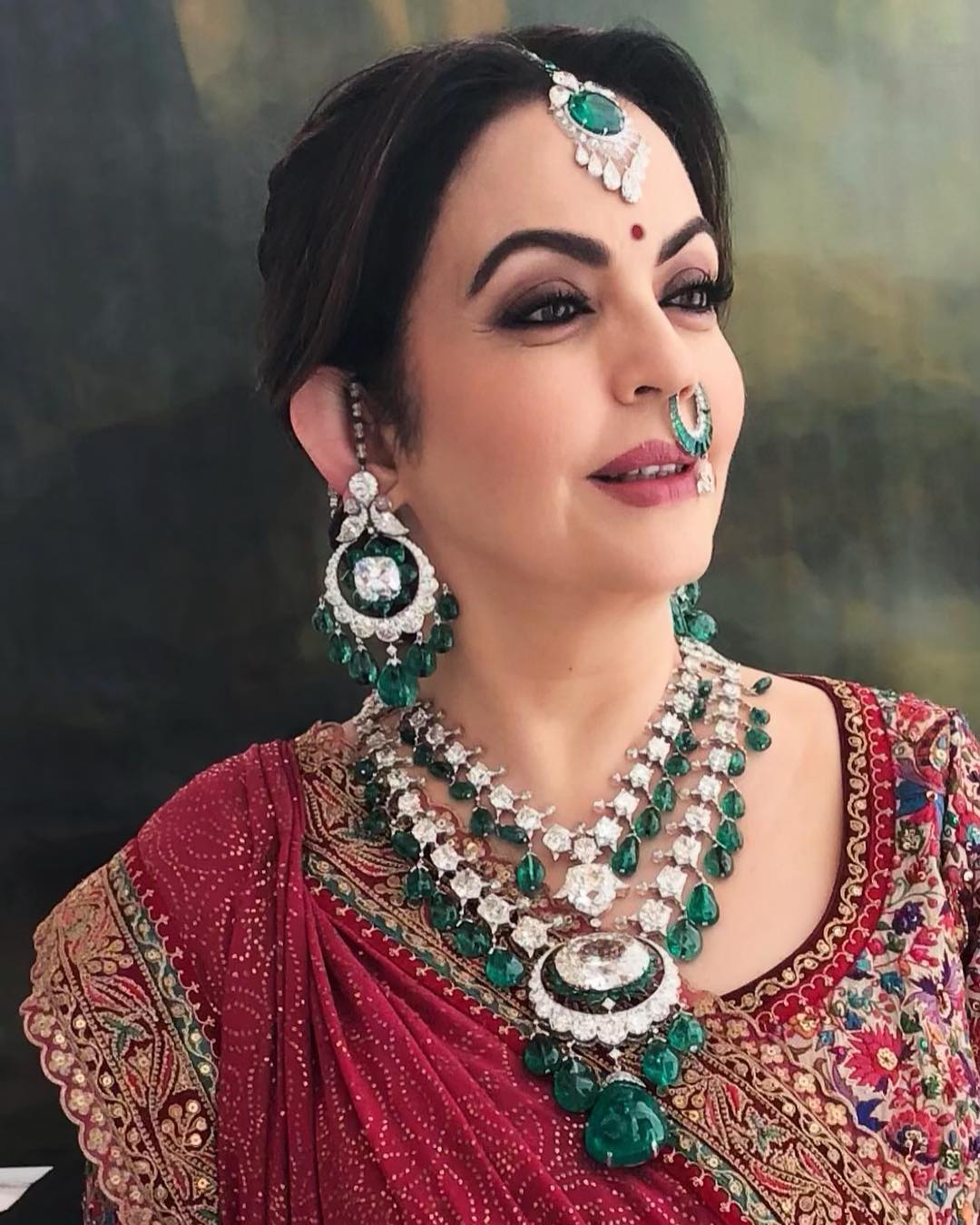 Nita ambani deals diamond jewellery