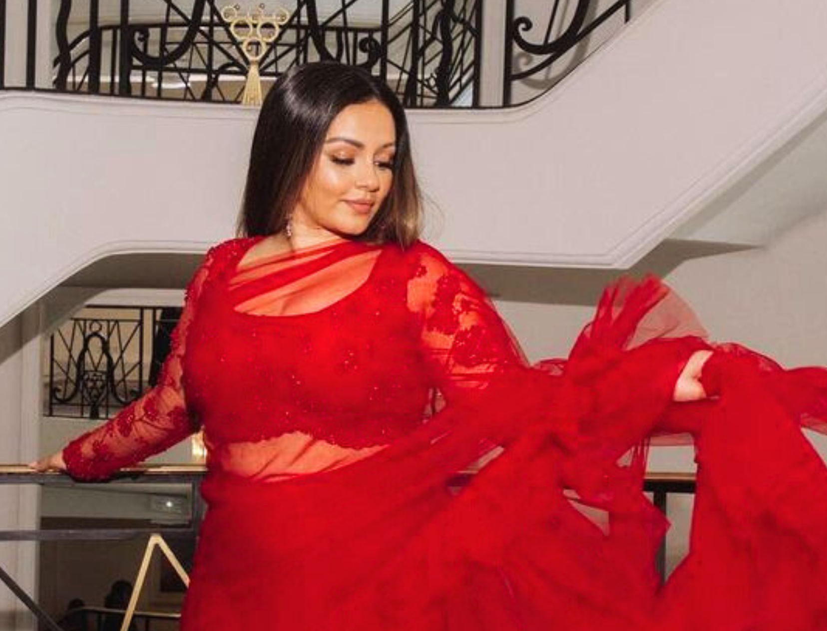 This Influencer Wore A Saree On The Cannes Red Carpet &amp; Got A Compliment From Aishwarya Rai!