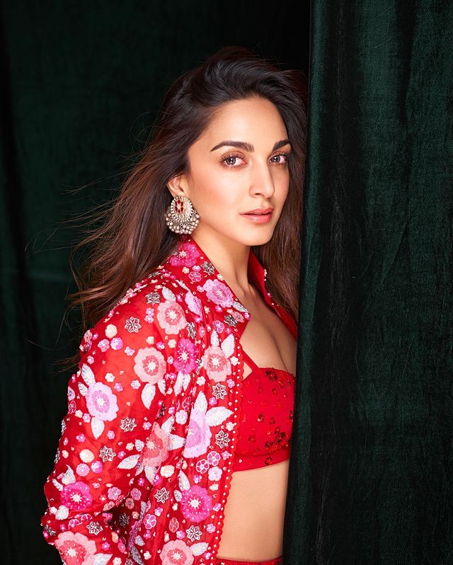 Kiara Advani Or Sara Ali Khan, Who Wore The Red Co-Ord Set Better? -  India's Largest Digital Community of Women