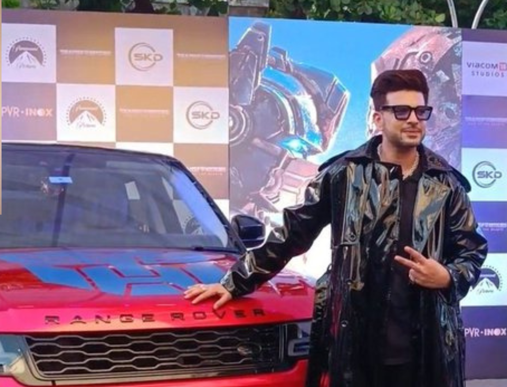 Too &#8216;Hot&#8217; To Handle! Karan Kundrra&#8217;s Latest Outfit Has Left Us Confused