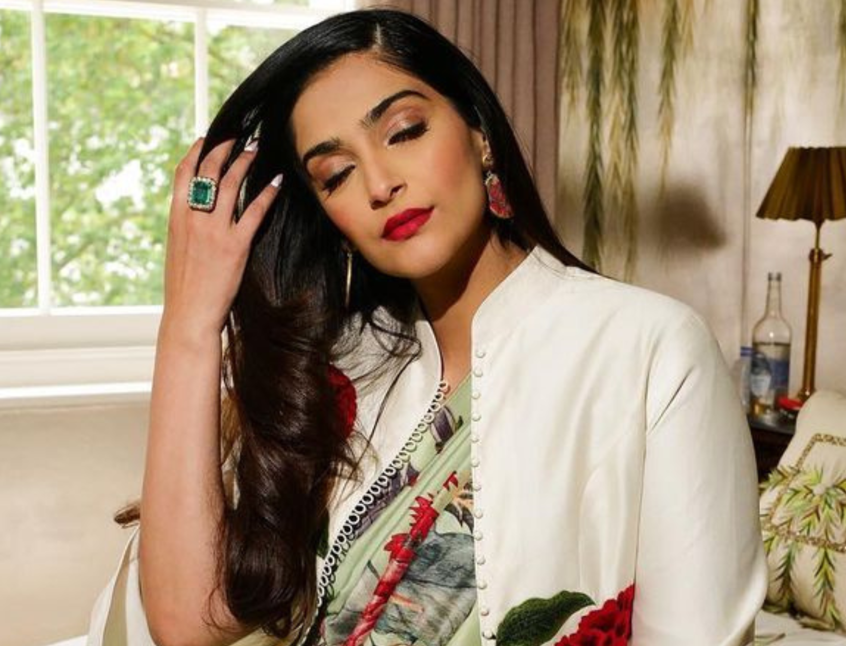 Sonam Kapoor Steals The Show At UK-India Week In A Unique Outfit ...