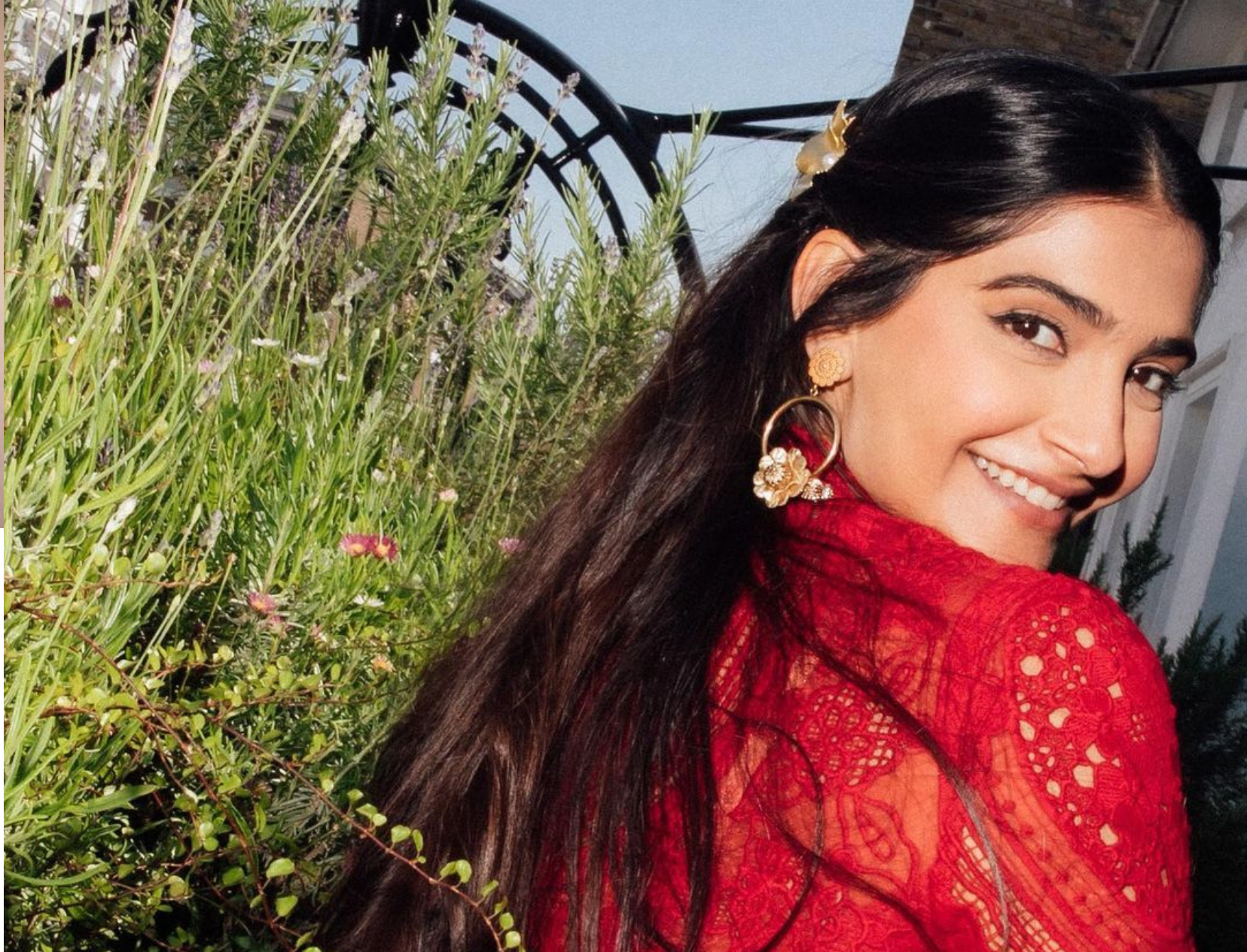 Sonam Kapoor Gets Trolled For Her Birthday Pics &amp; The Reason Is Outrageous