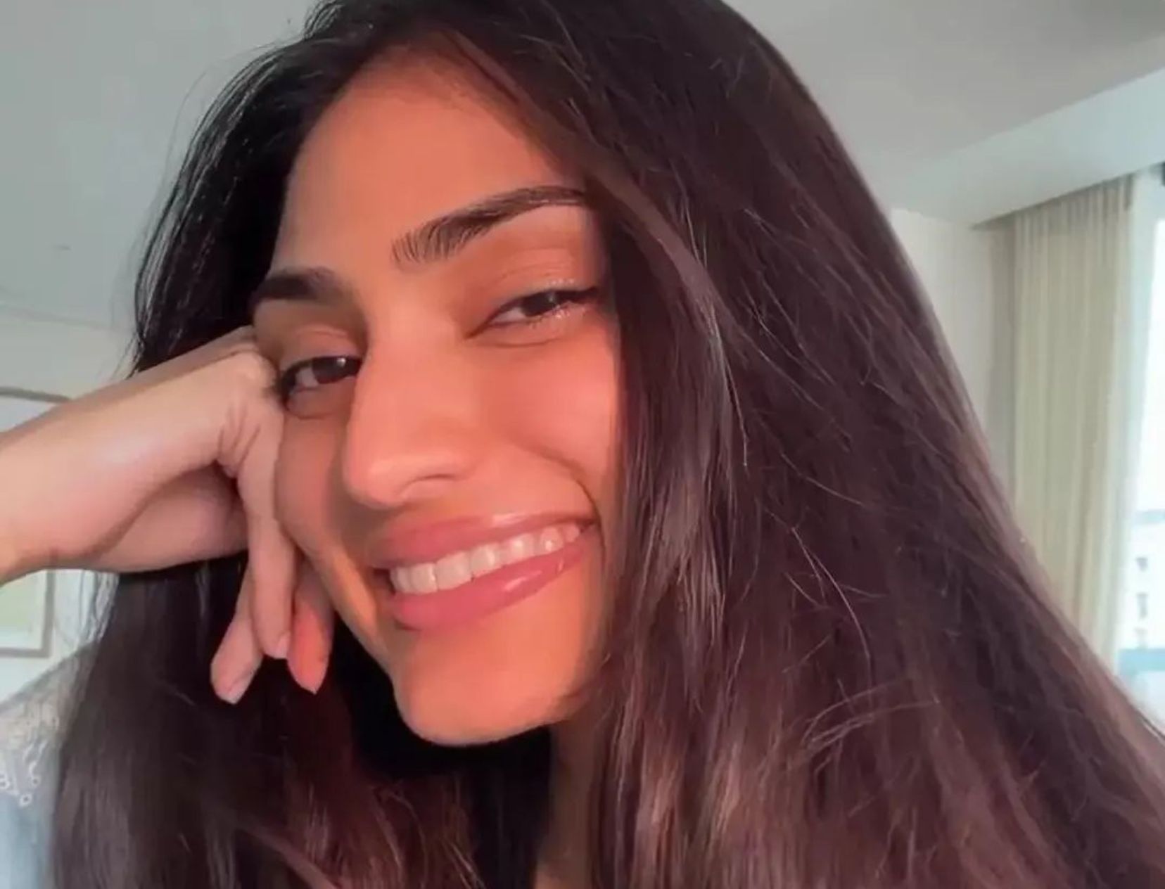 You’ll Never Believe What Athiya Shetty Uses To Take Off Her Makeup!