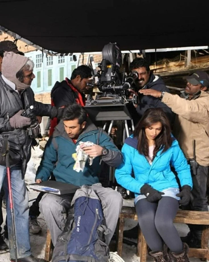 Ranbir Kapoor Universe on X: [ Unseen / Old Pictures ] : Ranbir Kapoor on  sets of Yeh Jawaani Hai Deewani .  / X