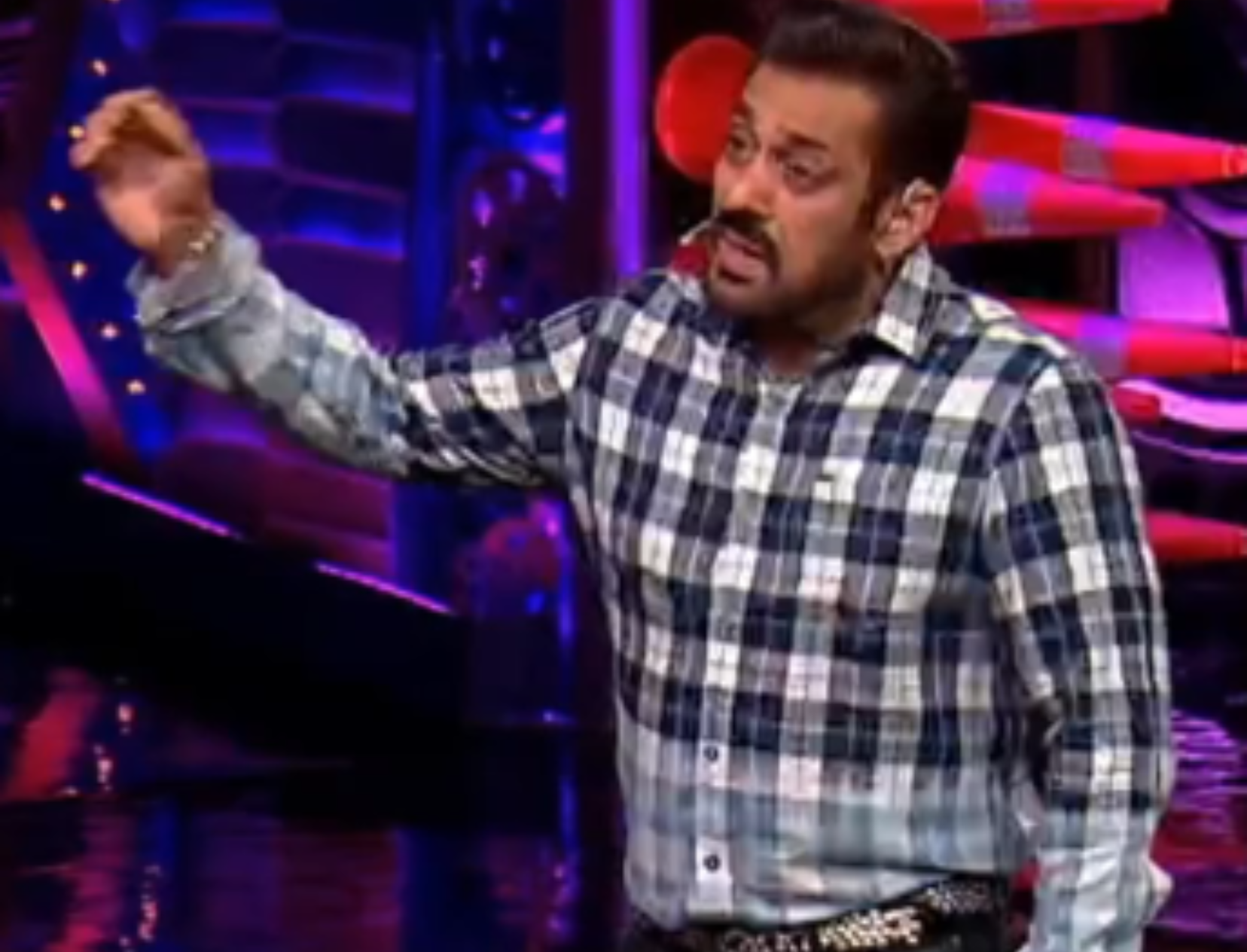 BB Fans Call Salman Khan A Hypocrite After He Breaks The Most Important Rule Of The House