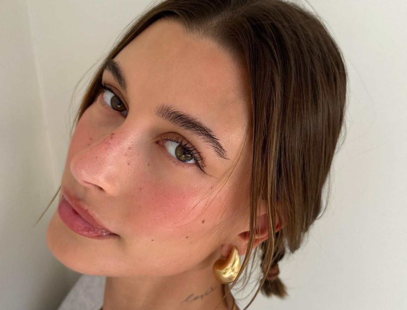 We Tried All Of Hailey Bieber's Makeup Favourites So You Don't