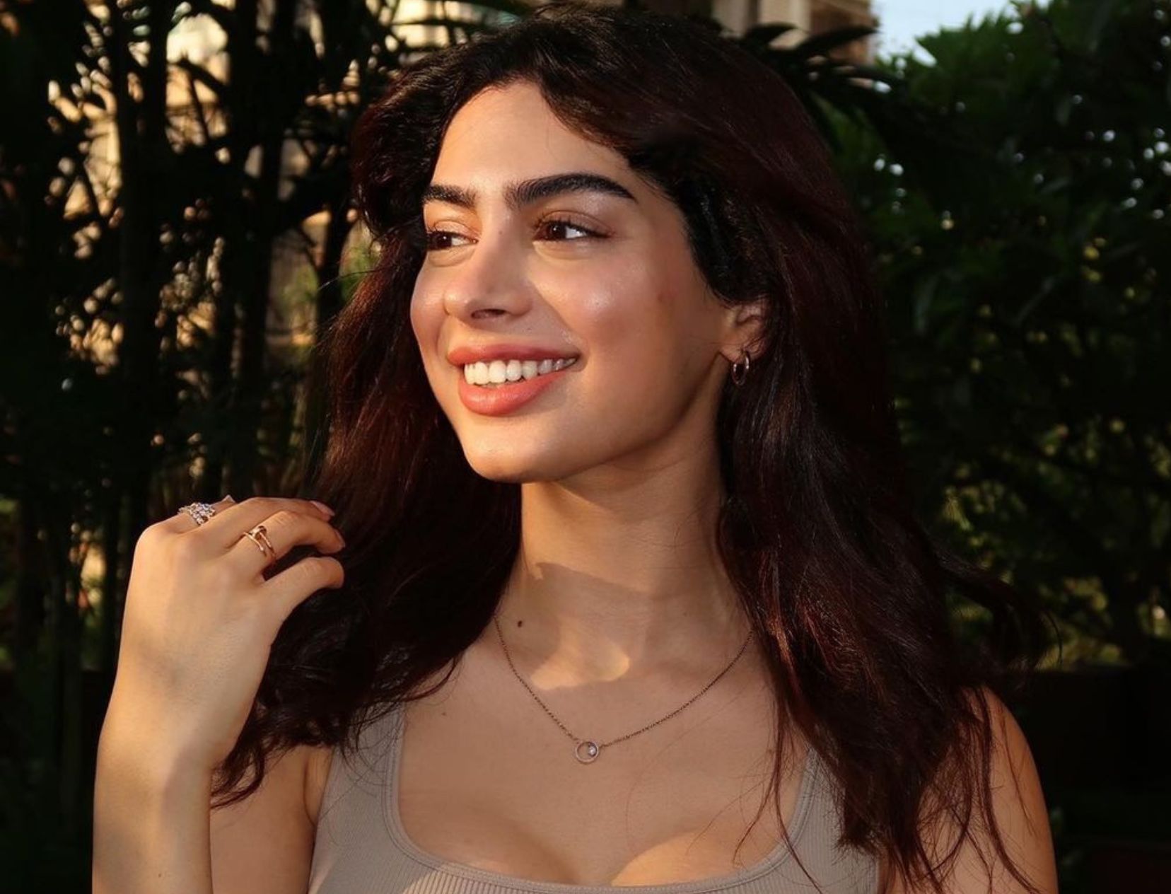 The Hack Khushi Kapoor’s MUA Uses To Make Her Glow Is Genius!