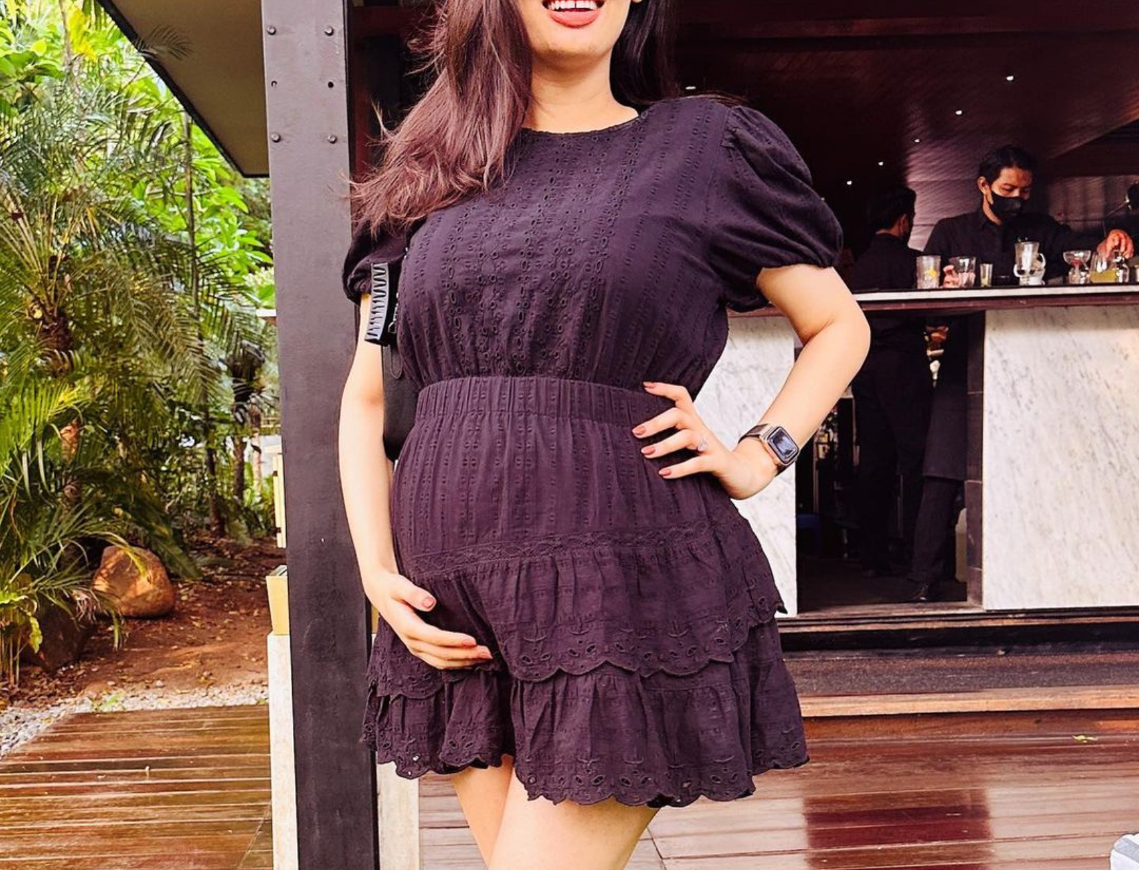 This Pregnant Influencer Received Flak For Wearing A Short Dress &amp; Dancing In A Pub!