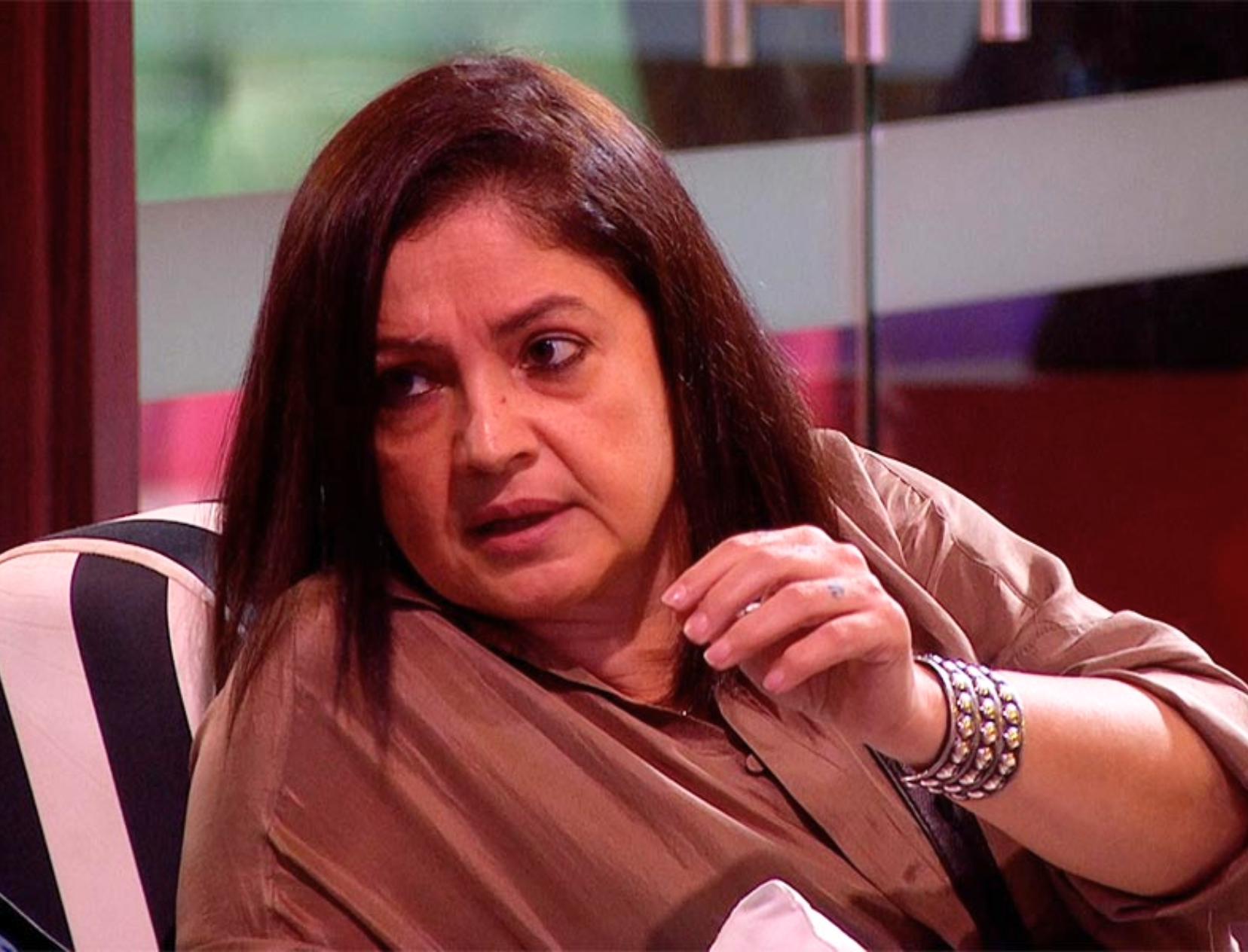 Pooja Bhatt Keeps A Phone In BB House? This Viral Video Says So