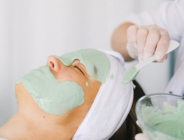 8 Dermats Told Us Their Non-Negotiable Skincare Tips &amp; They’re Worth Checking Out!